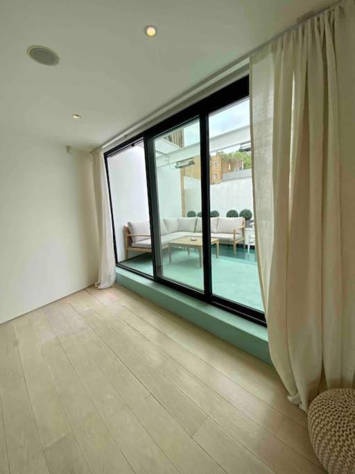 Ferienhaus Stunning 4 Bed Mews House With Patio London