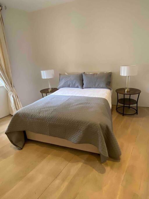 Stunning 4 Bed Mews House With Patio Ferienhaus *