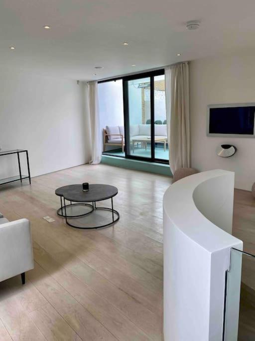 Ferienhaus Stunning 4 Bed Mews House With Patio London