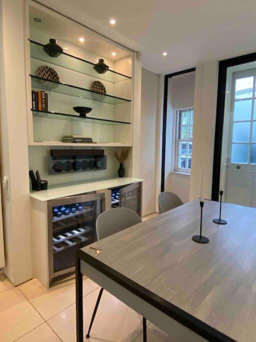 Ferienhaus Stunning 4 Bed Mews House With Patio London