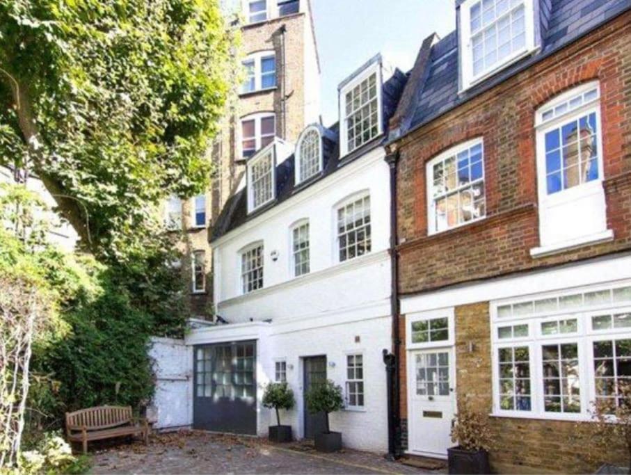 Stunning 4 Bed Mews House With Patio Ferienhaus