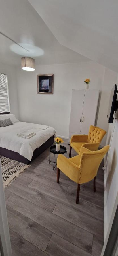 Studio Flat In Apartment *