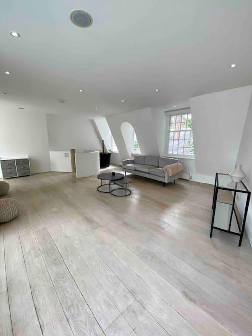 Stunning 4 Bed Mews House With Patio Ferienhaus London