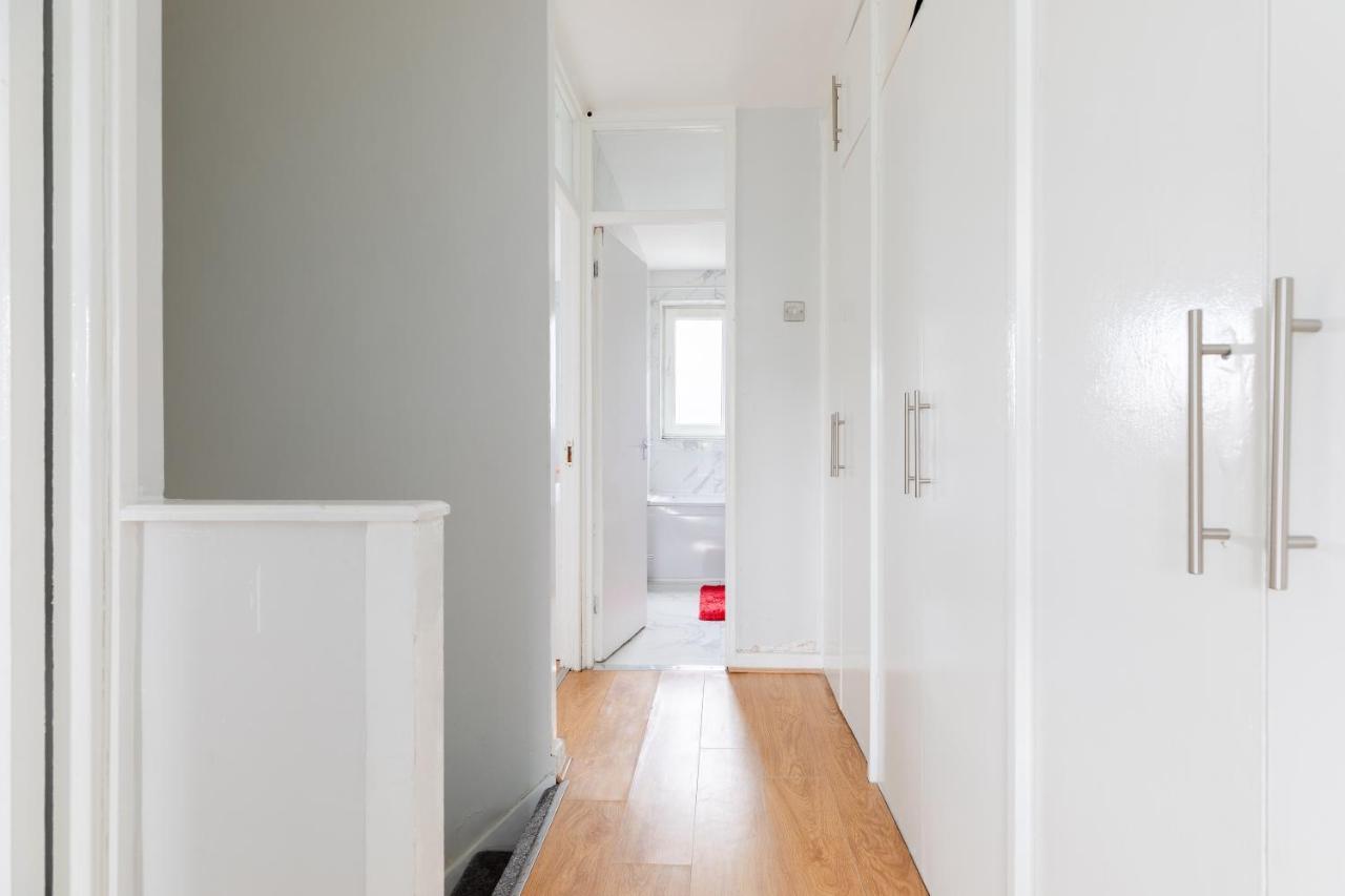Cosy 3 Bed Flat Ideal For Trips To London