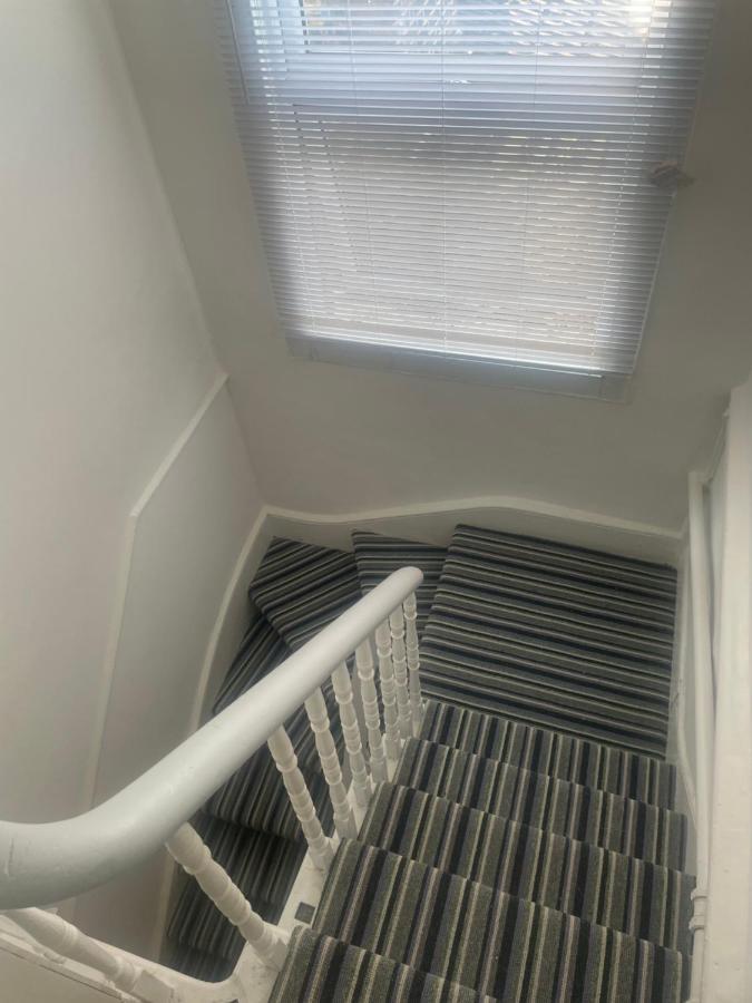 Beautiful Loft With En-Suit In A Family House, Accommodatie bij particulieren Londen