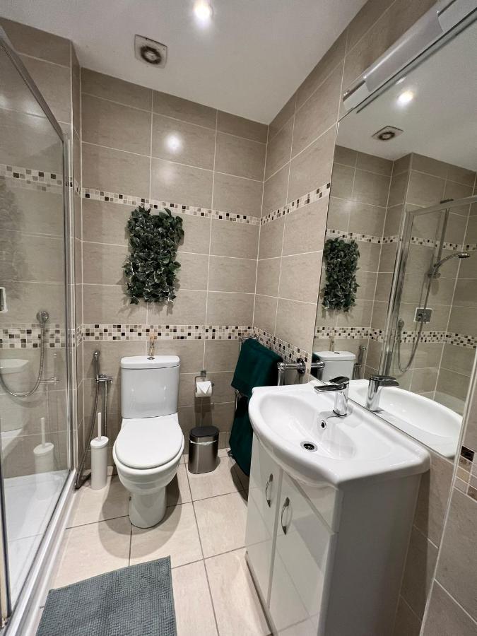 Bright & Spacious 1 Bed Steps From Hyde Park Appartement Londen