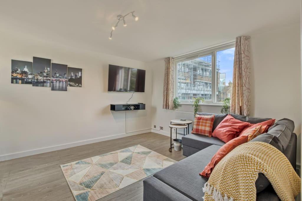 Hidden Gem In Battersea W/ Free Parking Apartment