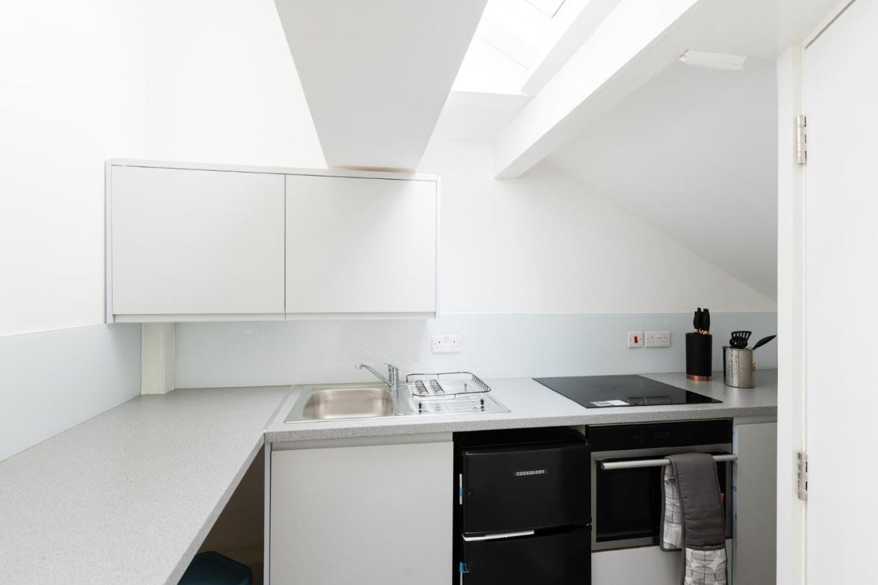 Apartment Stylish Near Kensal