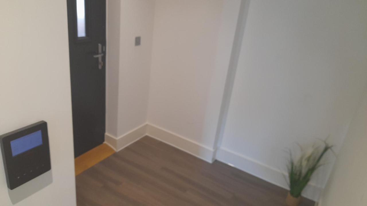 Two Bedroom Near Southall Station! Apartment