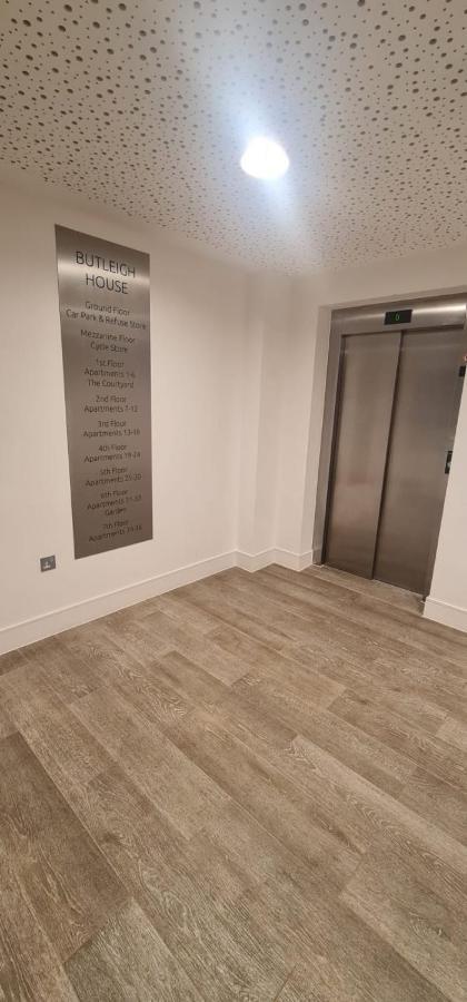 Two Bedroom Near Southall Station! Apartment