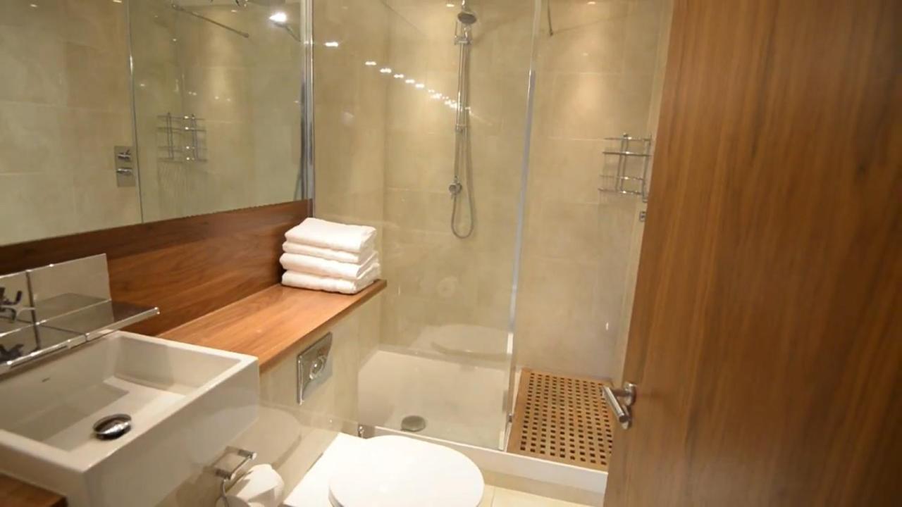 Spacius 3-bed In Kensington London