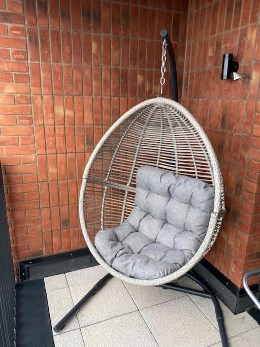 Stunning One-bedroom Apartment- Next To Tube Station- Sleeps 3 London
