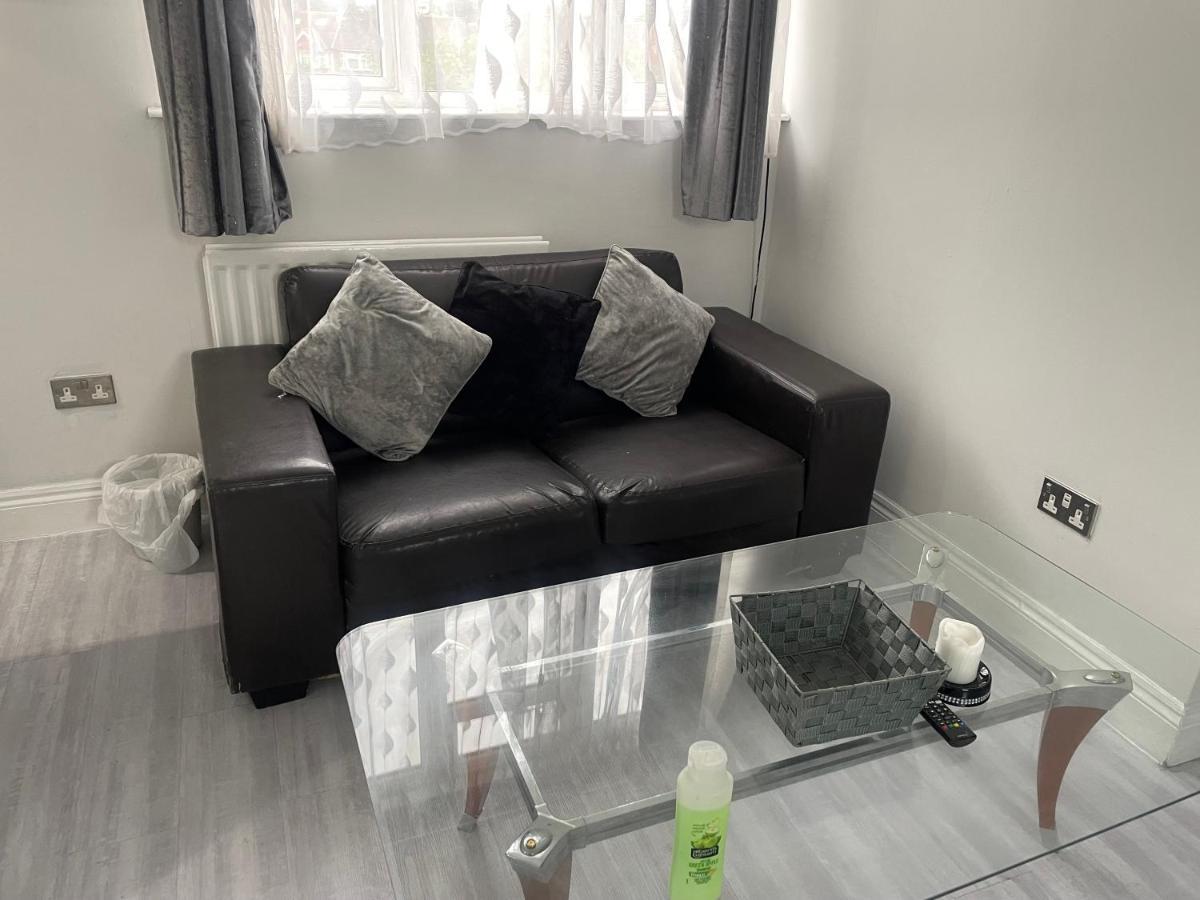 Newly Renovated In Acton Londen