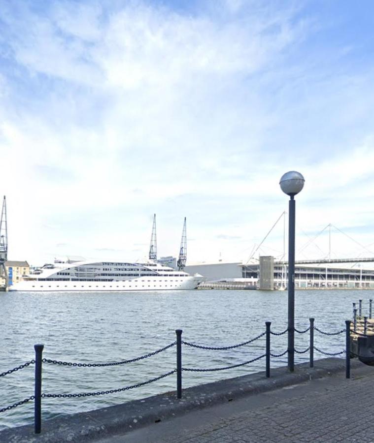 Apartamento Luxury Riverview 2bed Apt- 5 Mins From Excel London, Canary Wharf, 02 Arena - Free Parking - Playstation 4 Provided Londres