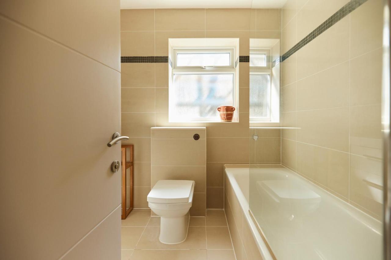 The Kilburn Crib - Stunning 3bdr Flat Londen