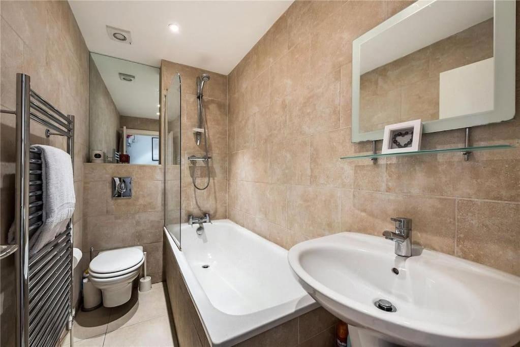 Hobart Home, Spacious 2-bed Flat In Pimlico Apartment *