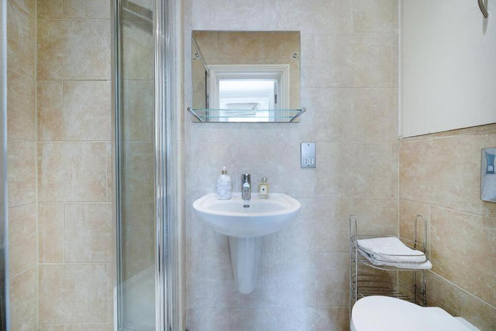 Hobart Home, Spacious 2-bed Flat In Pimlico Apartment London
