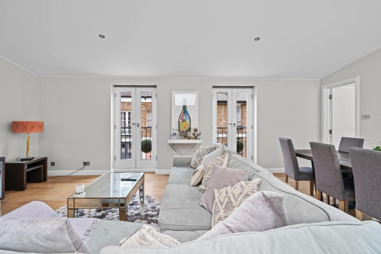 Holiday home Captivating 3-bed House In Holland Park
