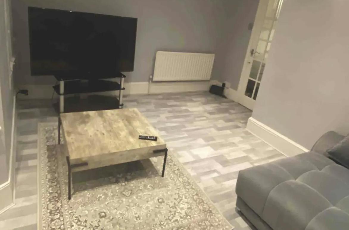 Double And Single Bedrooms In Flat Guest house *