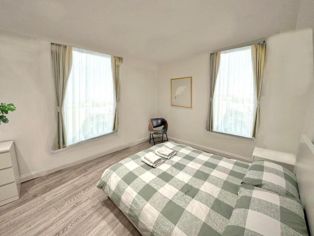 2 Minutes From Hyde Park, Private F Habitación en casa particular