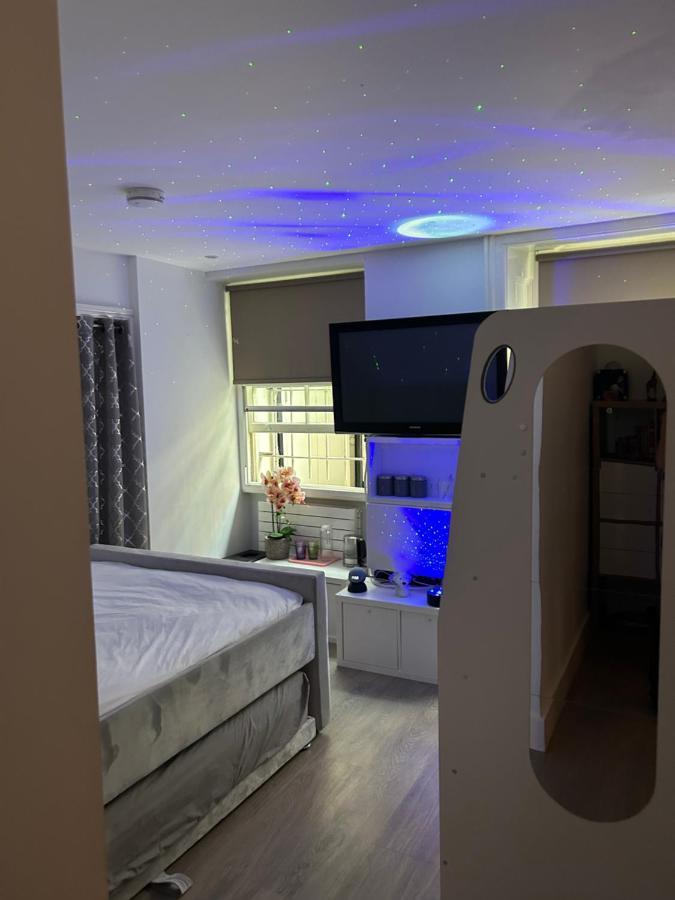 Homestay Oasis: Urban Retreat With Breakfast And Yoga