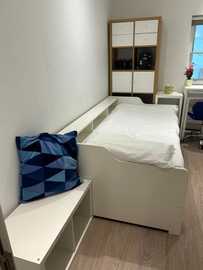 Homestay Oasis: Urban Retreat With Breakfast And Yoga *