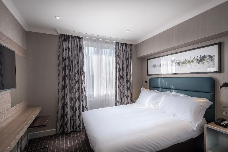 Sleeper At Royal National Hotel 4*