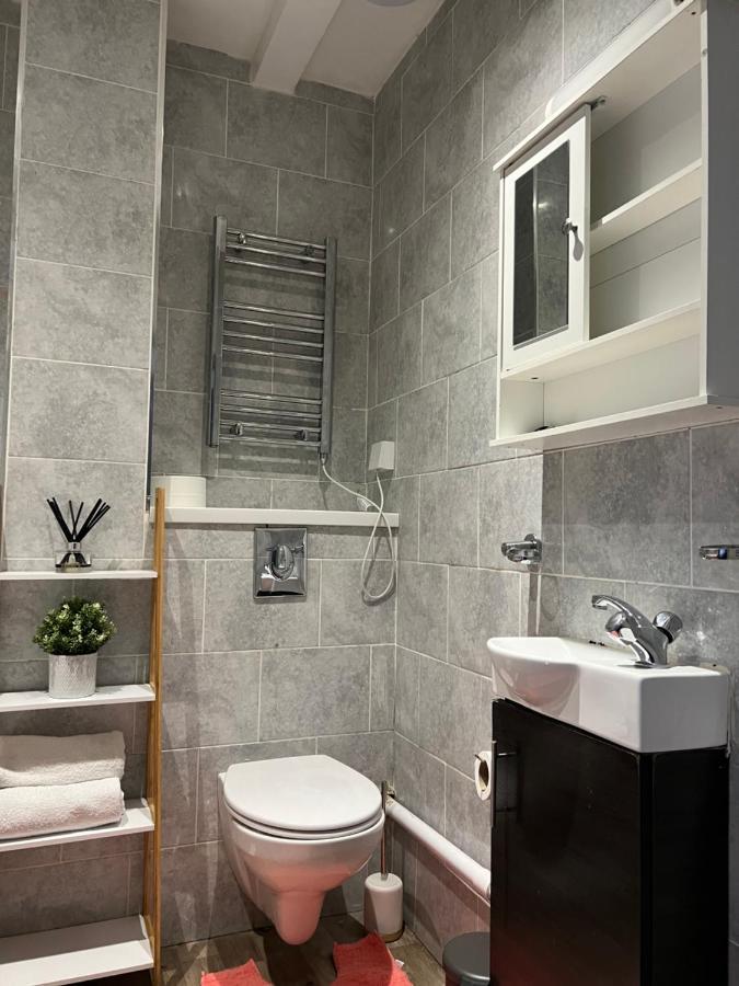 3 Bedroom Flat In King's Cross, St Pancras's. 2 Minutes To Euston. Apartment *
