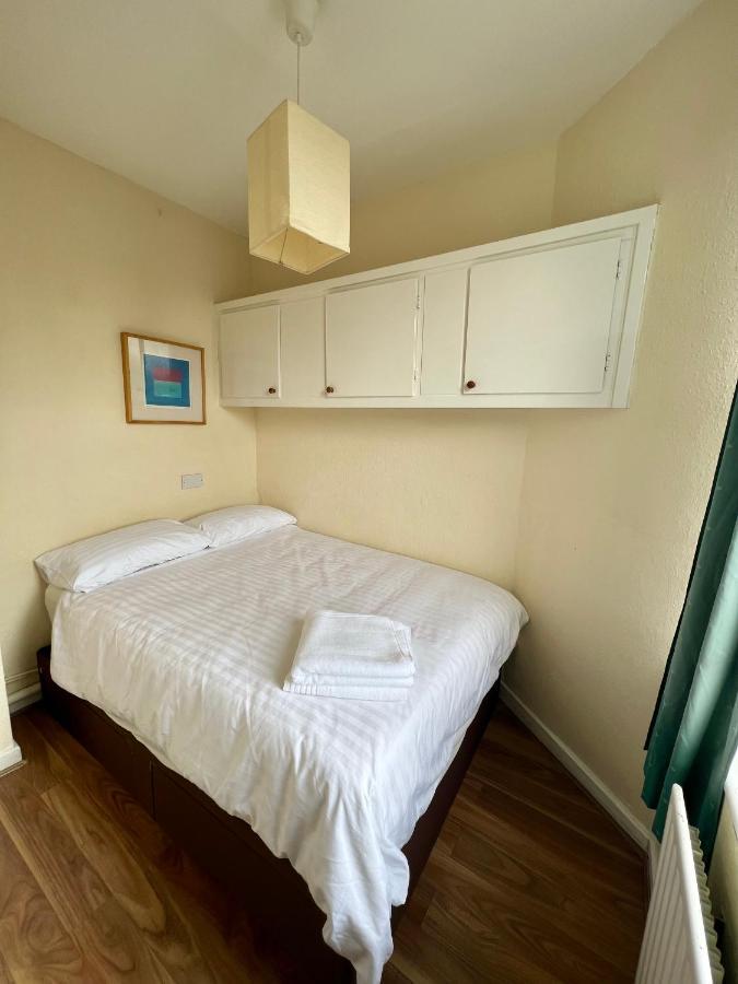 Bright Near Hyde Park Sleeps 4 * London