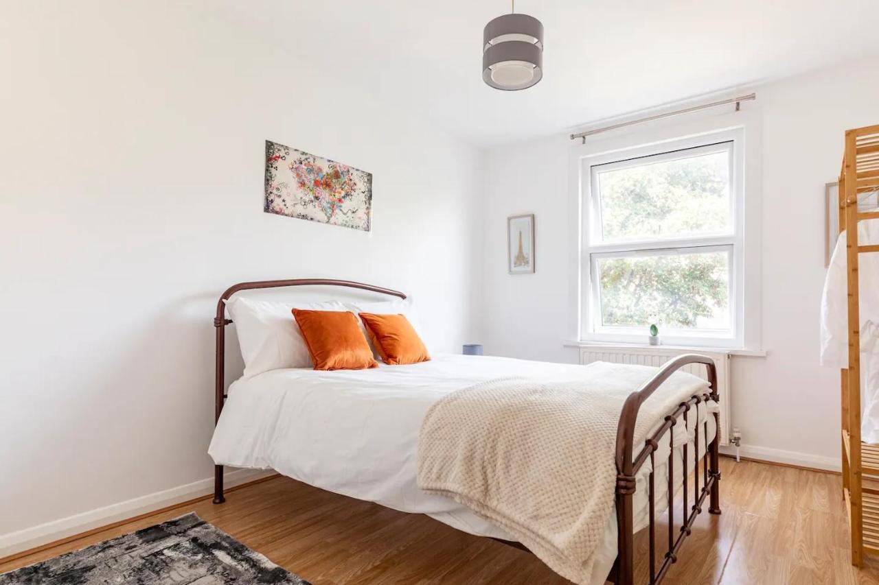Apartment Large, Bright And Spacious 3 Bed Flat In London