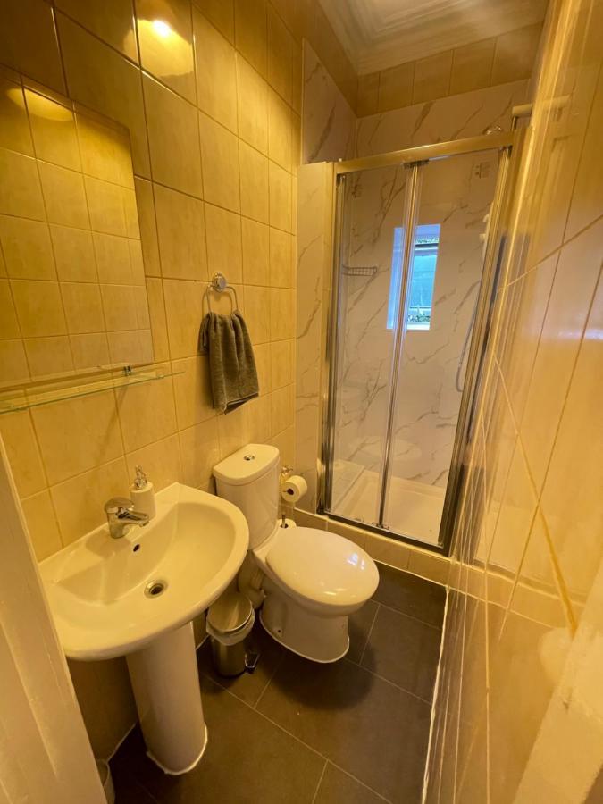 10 Minutes To Wembley Guest Apartment *