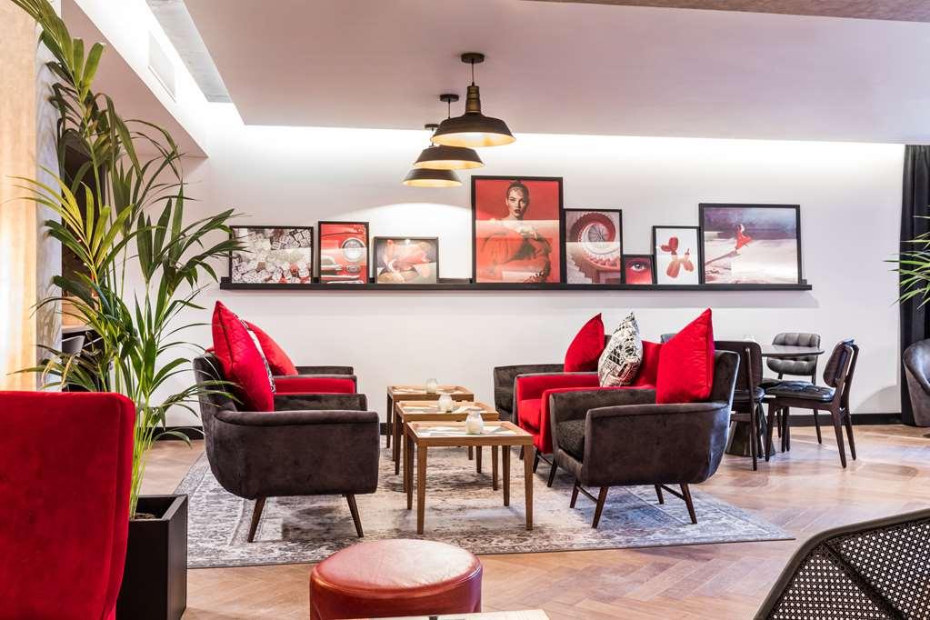 Radisson Red Heathrow Hotel 4*