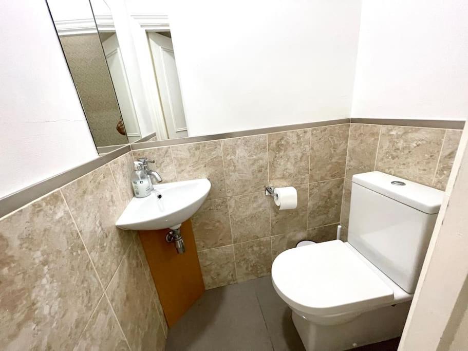 Entire 2 Bedrooms Flat In Victoria, * Londres
