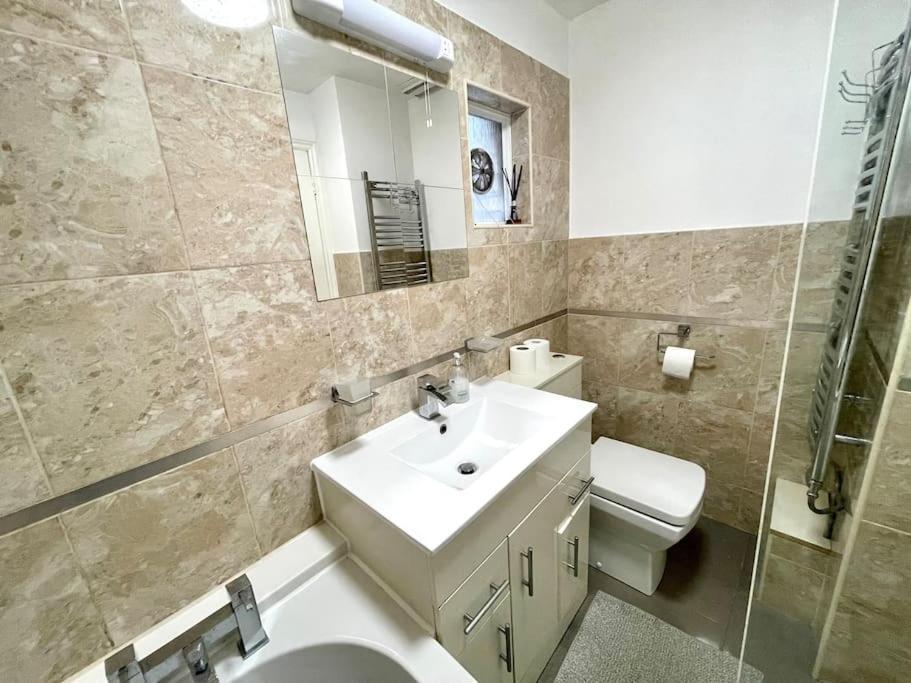 Apartamento Entire 2 Bedrooms Flat In Victoria, *