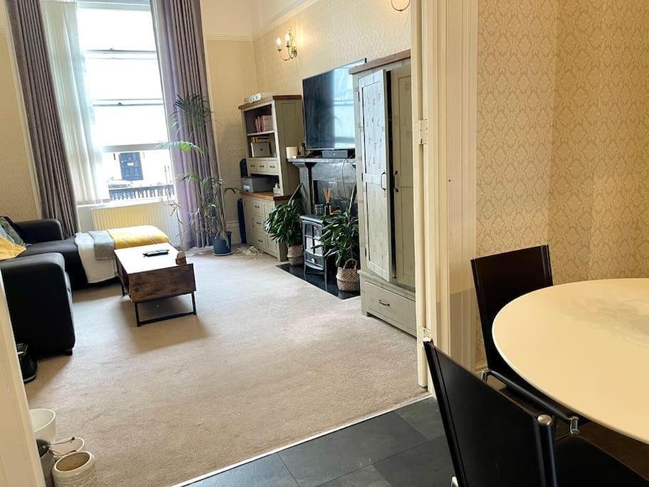 Entire 2 Bedrooms Flat In Victoria, Apartamento