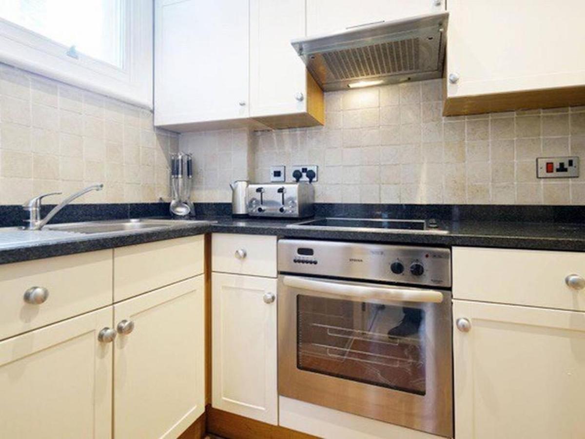 2 Bed Luxury Serviced In Belgravia Apartment London