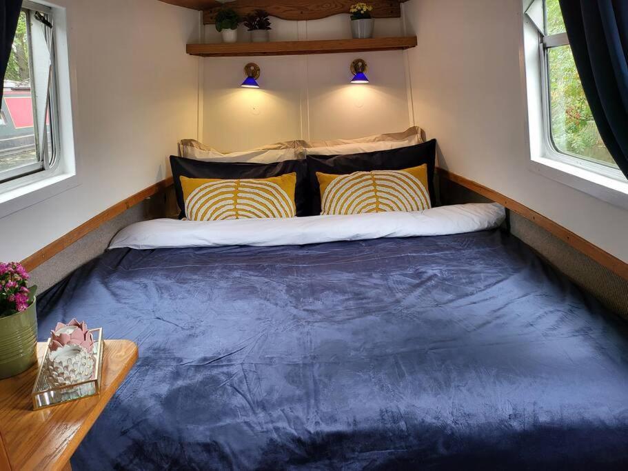 Hotel en barco Cosy Canal Boat In Little Venice By Paddington For Family & Friends *