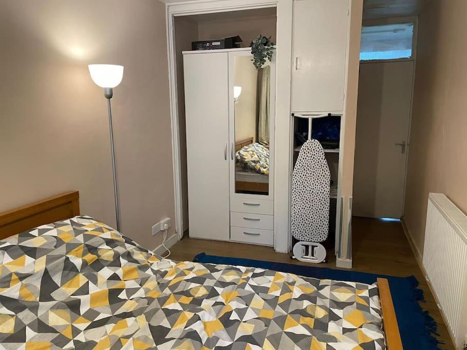 Apartamento Spacious Bedroom Near Tube Londres