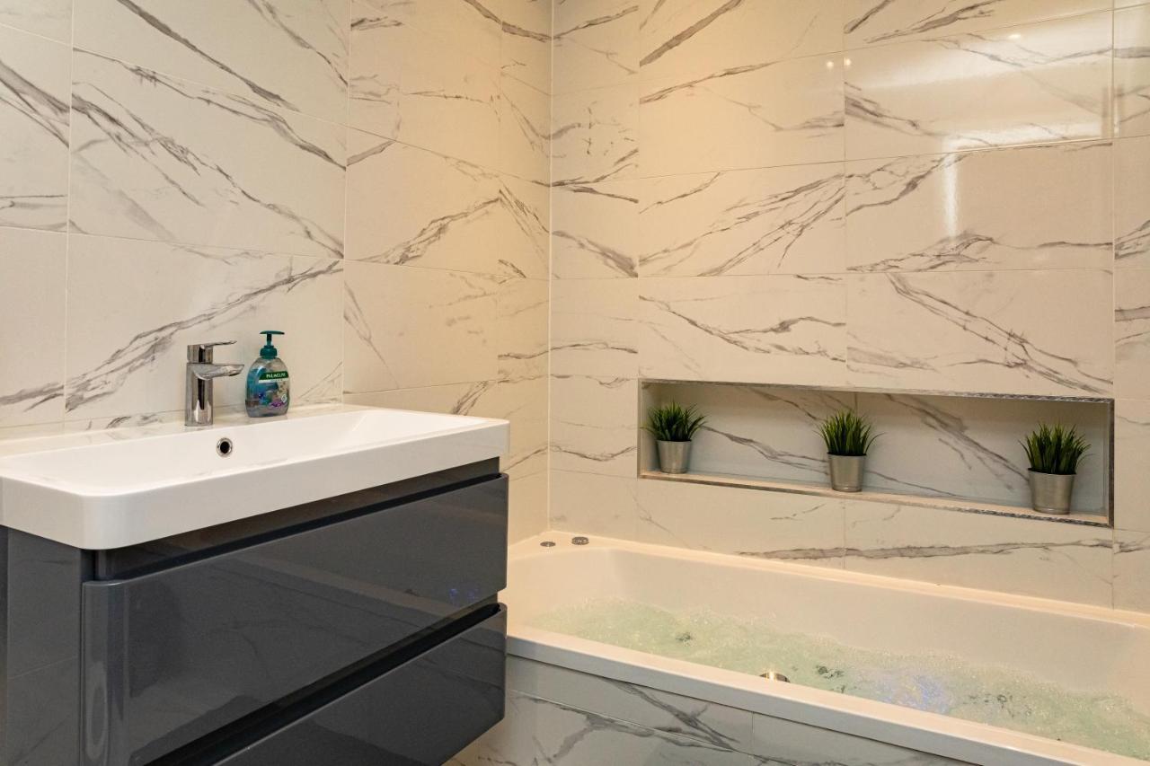 Holiday home Bonneville House, Private Jacuzzi And Modern Interior London