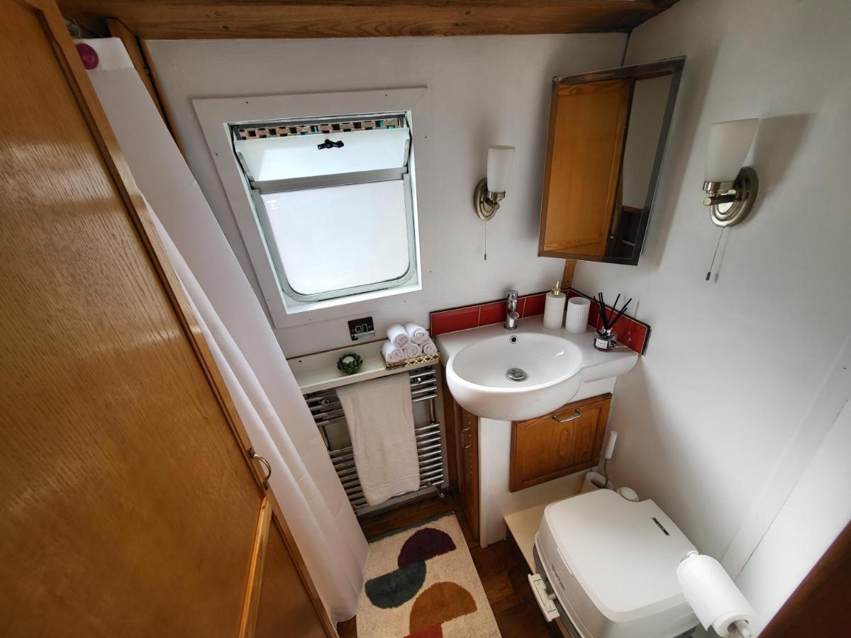 Hotel en barco Cosy Canal Boat In Little Venice By Paddington For Family & Friends