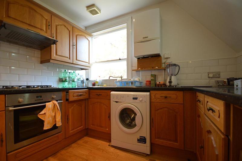 2 Bedroom Floor Flat, West Dulwich Free Street Parking Londen