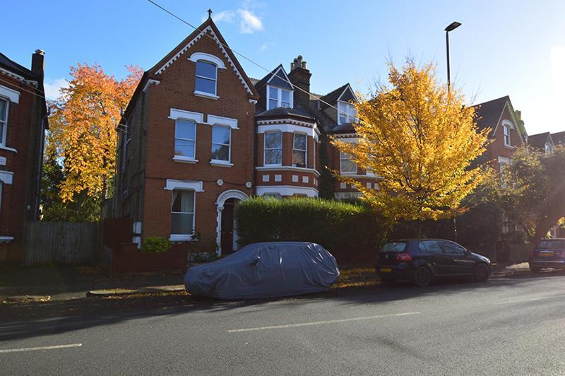 2 Bedroom Floor Flat, West Dulwich Free Street Parking Londen