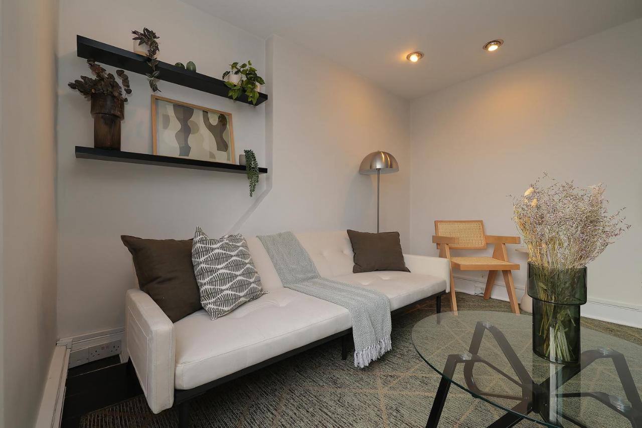 2 Bedroom Chic With Private Balcony In Notting Hill Appartement