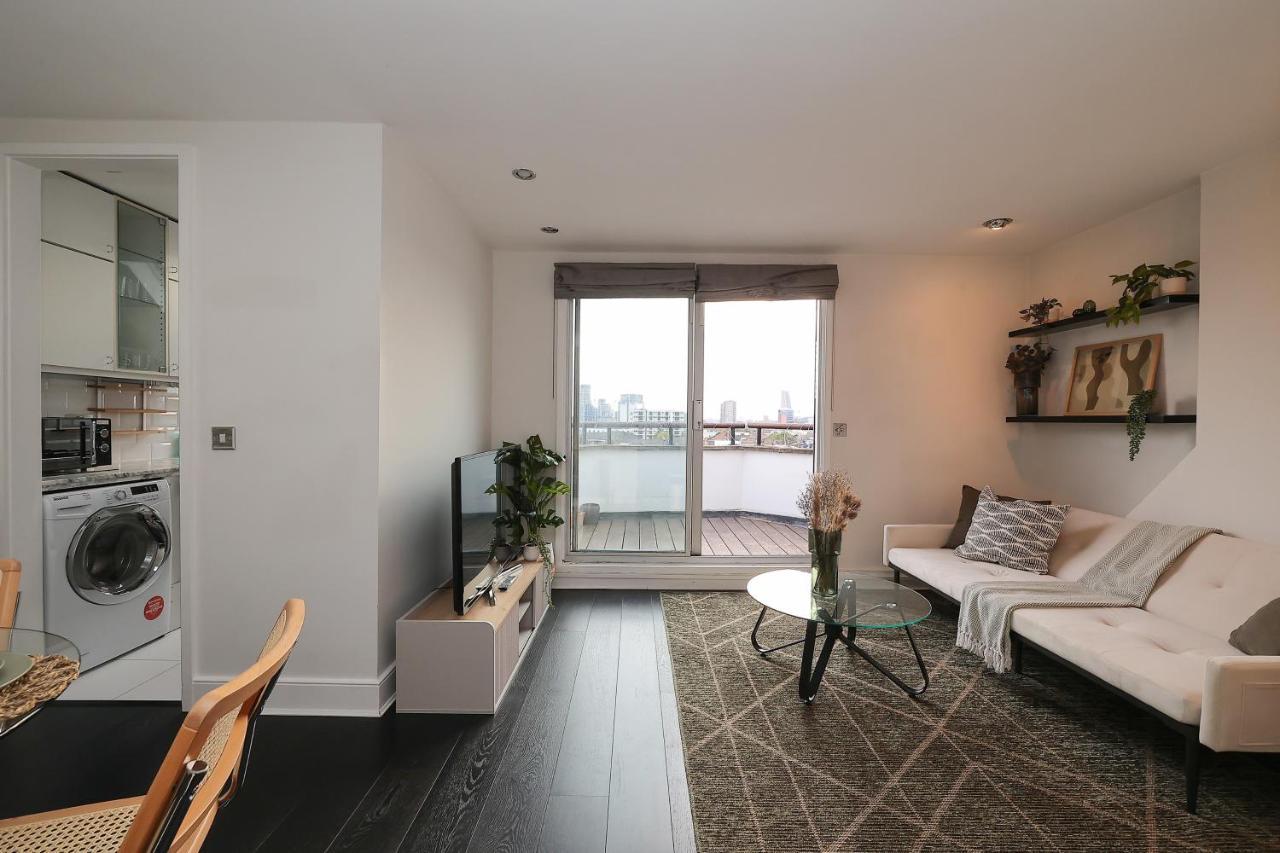 2 Bedroom Chic With Private Balcony In Notting Hill Londen
