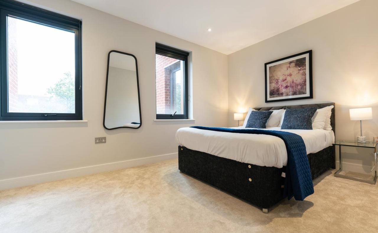 The Hampstead Place - Elegant 3bdr Flat With Patio * London