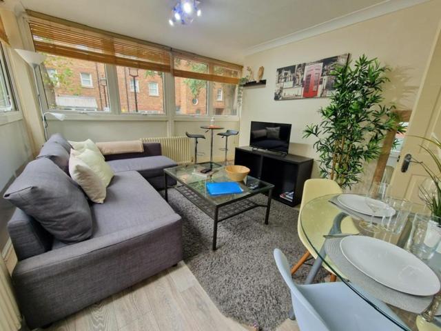 2 Bedrooms Flat In Great Location!