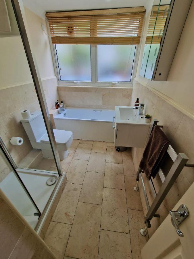 Apartment 2 Bedrooms Flat In Great Location!