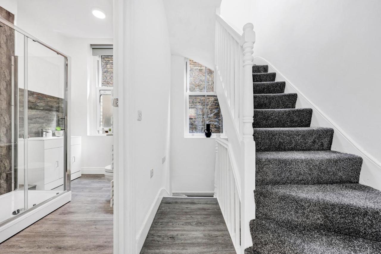 High Spec Two-bedroom Short Term & Flexible Renting Shoreditch With Free Wifi * Londen
