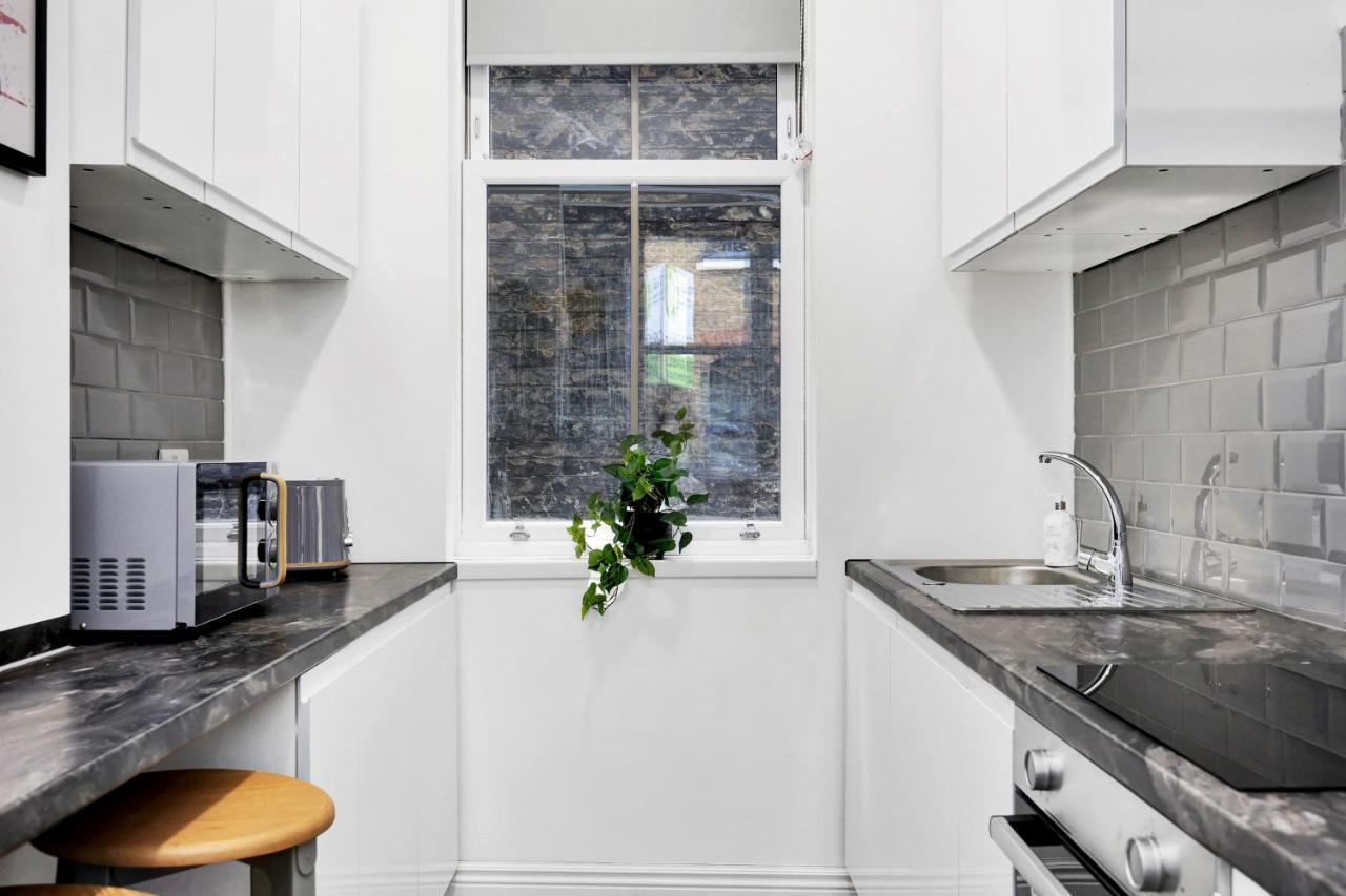 High Spec Two-bedroom Short Term & Flexible Renting Shoreditch With Free Wifi * Londen