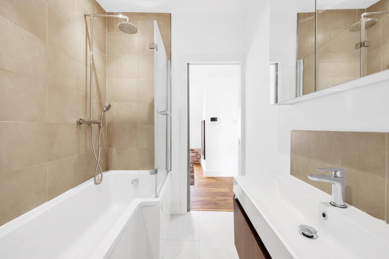 Apartment Loft Aartment Short Term & Flexible Renting Hackney With Free Wifi & Balcony *